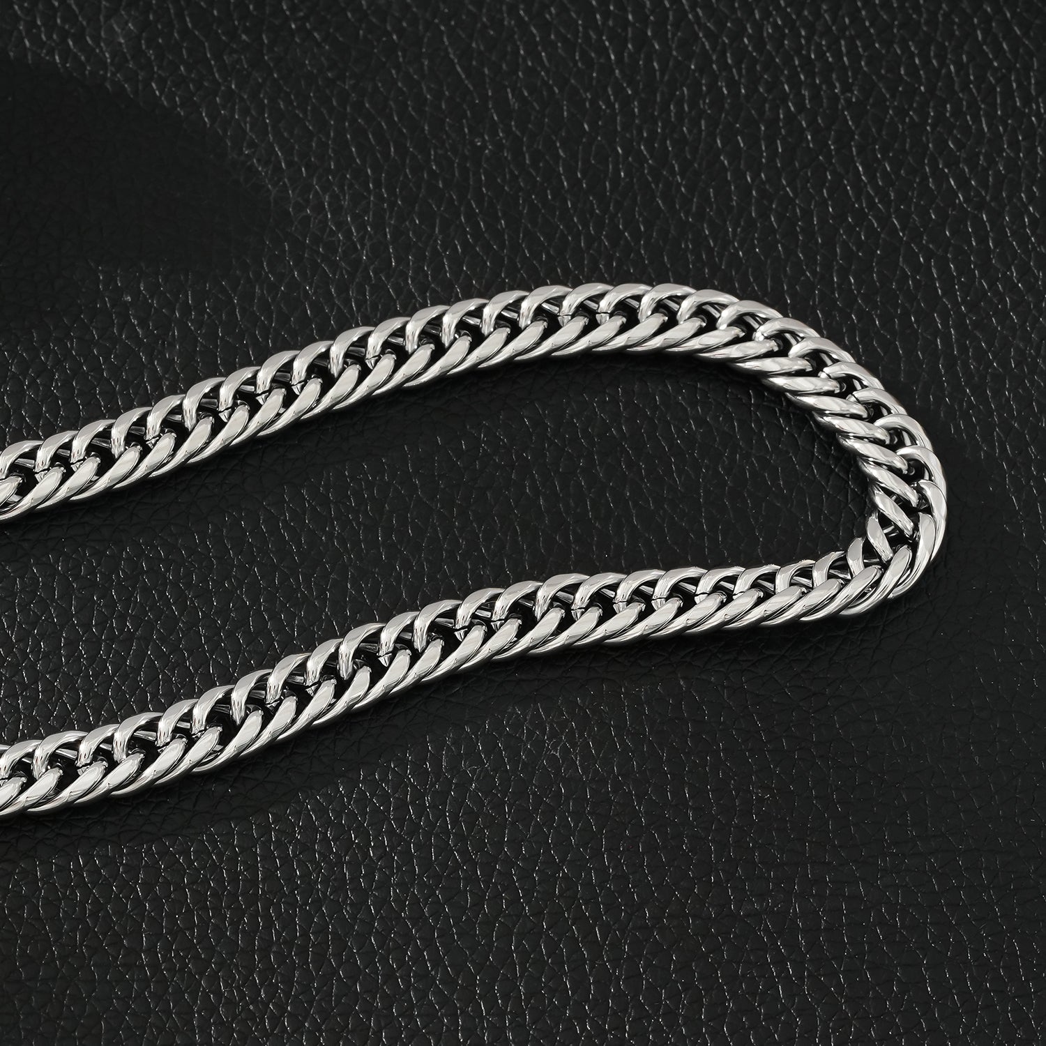 Chunky Chain in Silver for Women or Men - Evolve Supply Co. Evolve Supply Co.