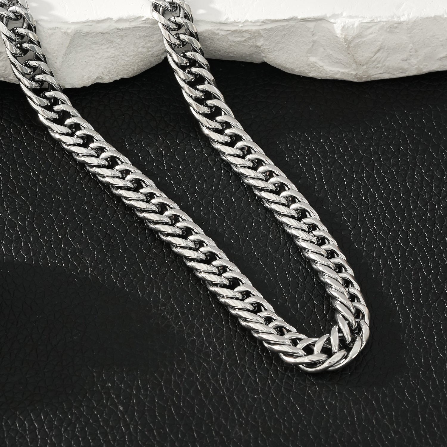 Chunky Chain in Silver for Women or Men - Evolve Supply Co. Evolve Supply Co.